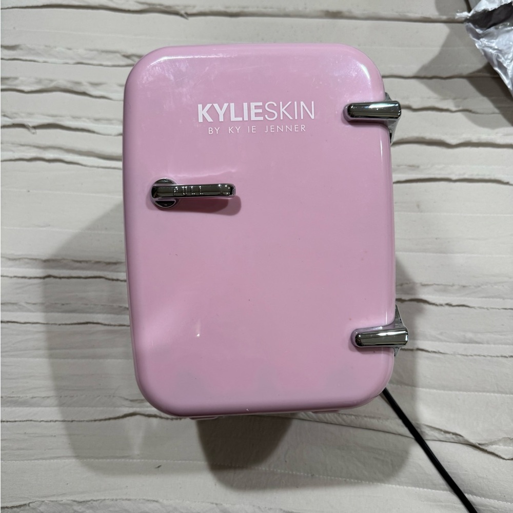 Kylie Skin Mini Fridge - Pink